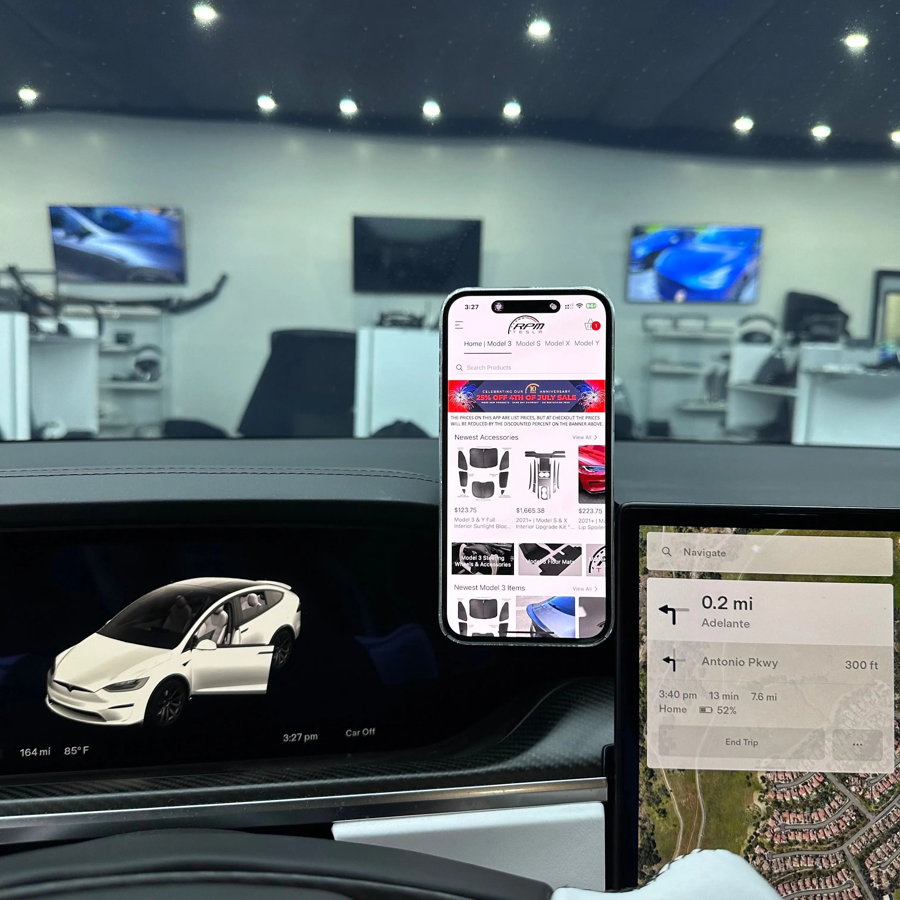 2021  | Model S & X Hideaway MagSafe 15W Fast Charging Smartphone Display Mount