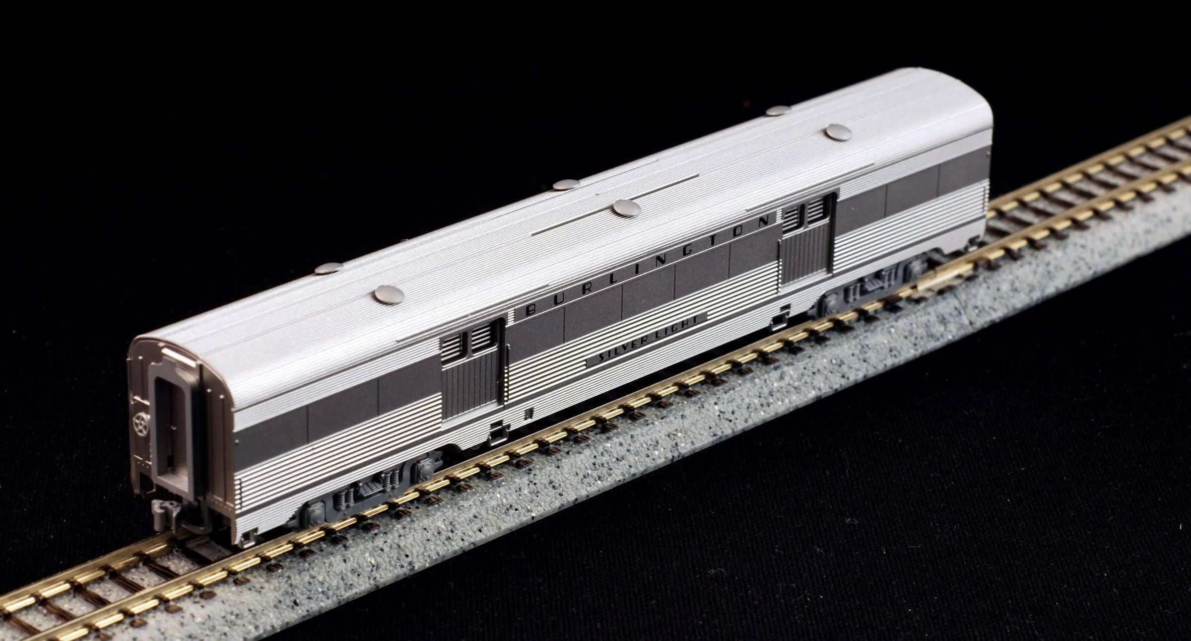 KATO N CB&Q EMD E5A & Silver Streak Zephyr