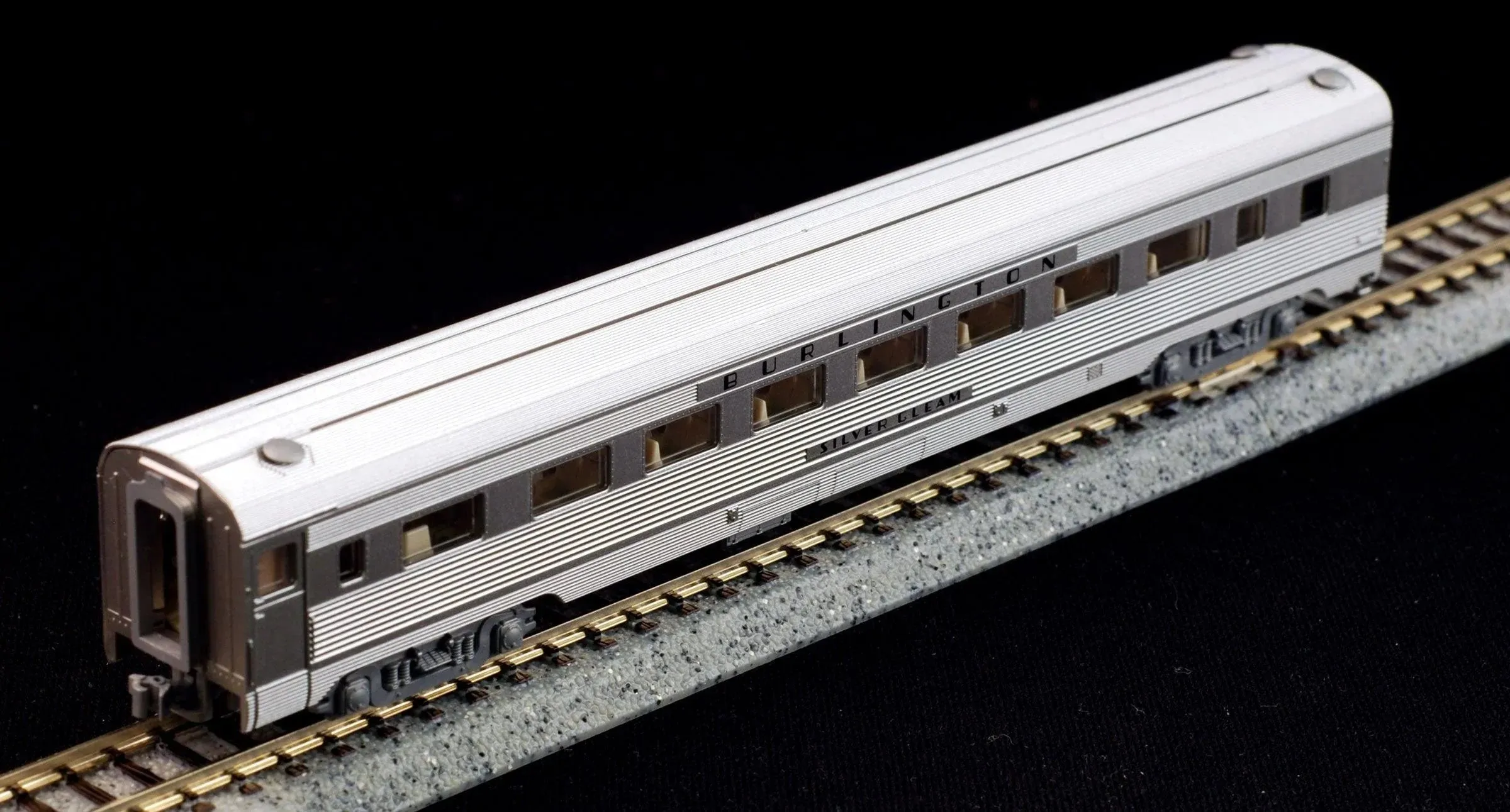 KATO N CB&Q EMD E5A & Silver Streak Zephyr