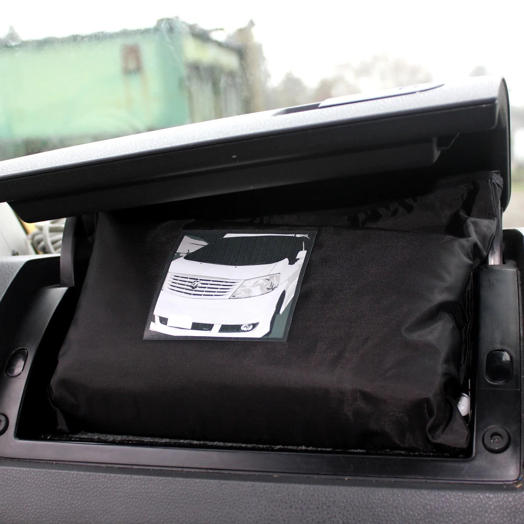 Toyota Alphard Screen Cover - Flo Eyes