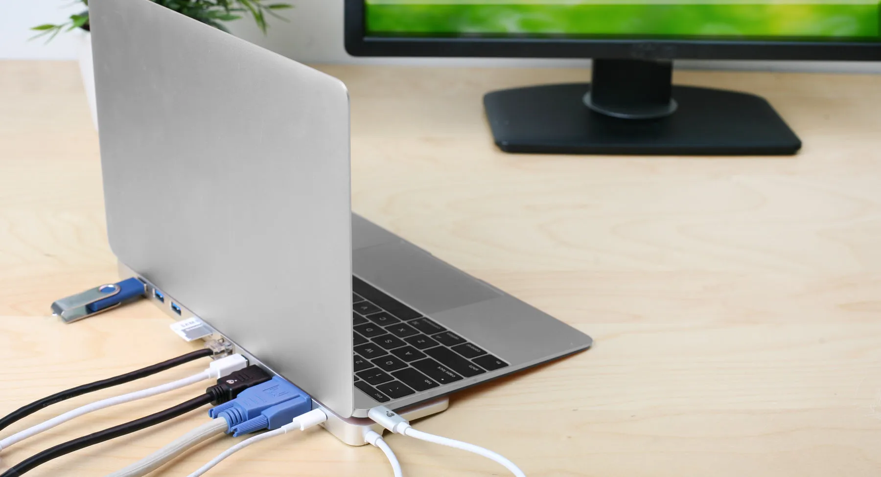 USB-C Docking Station with 60W Power Delivery